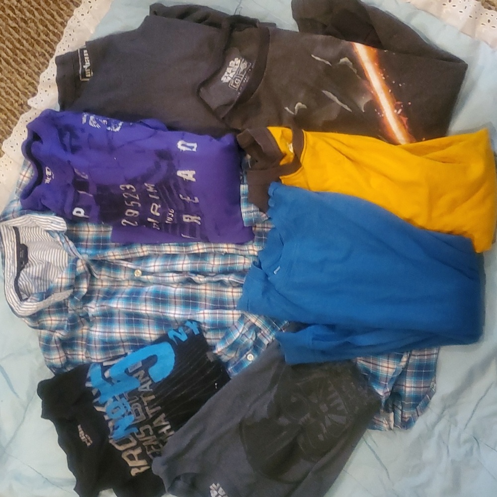 Bundle of 8 Boys Tops- L
